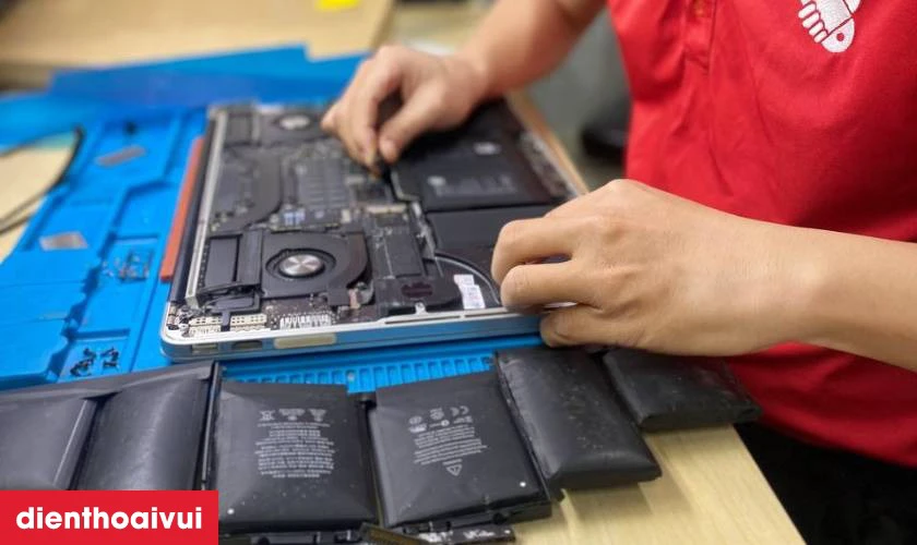 Thay pin MacBook Air 2020 13 inch A1965 chính hãng